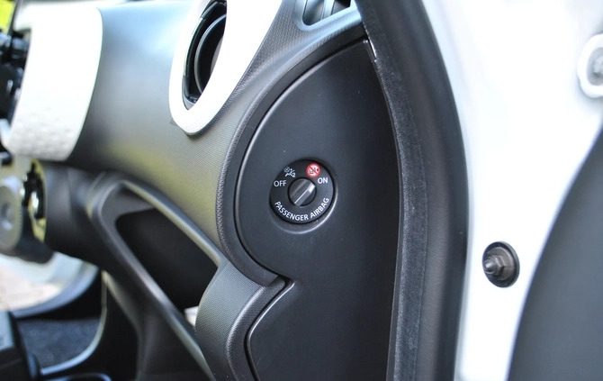 Renault Twingo cena 29555 przebieg: 43000, rok produkcji 2015 z Przedecz małe 781